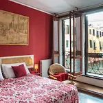 Tre Sestieri Terrace Canal View