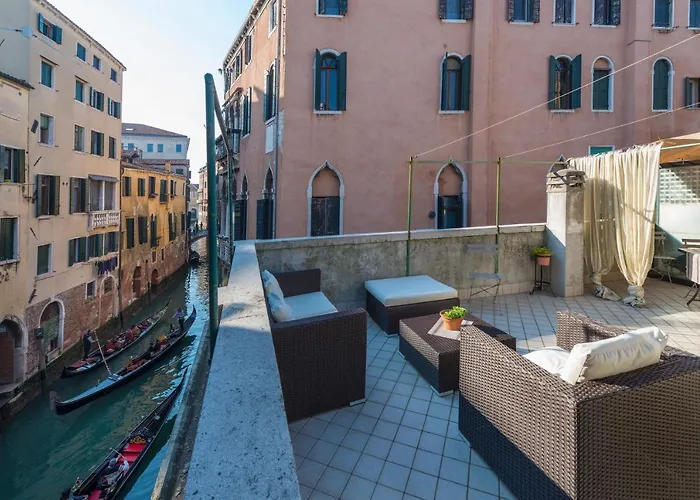 Tre Sestieri Terrace Canal View