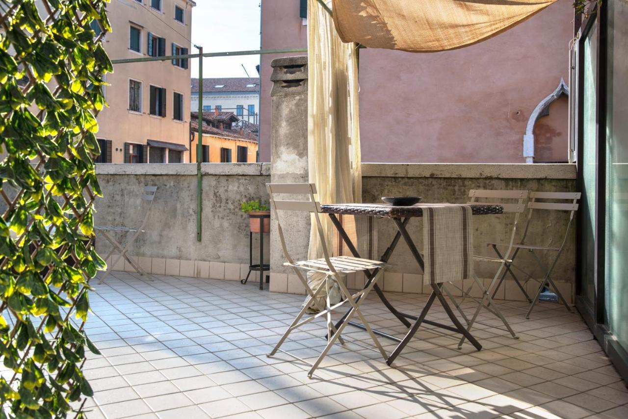 Gasthof Tre Sestieri Terrace Canal View